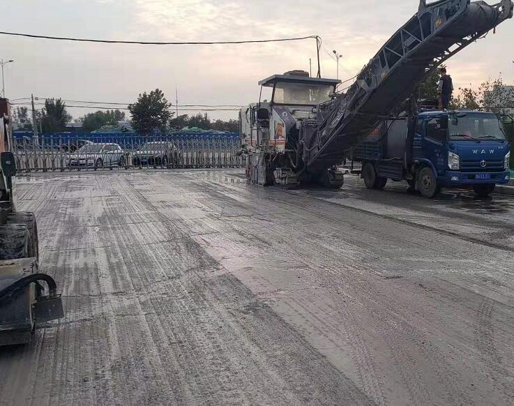 商都路天瑞，水泥道路拉毛銑刨