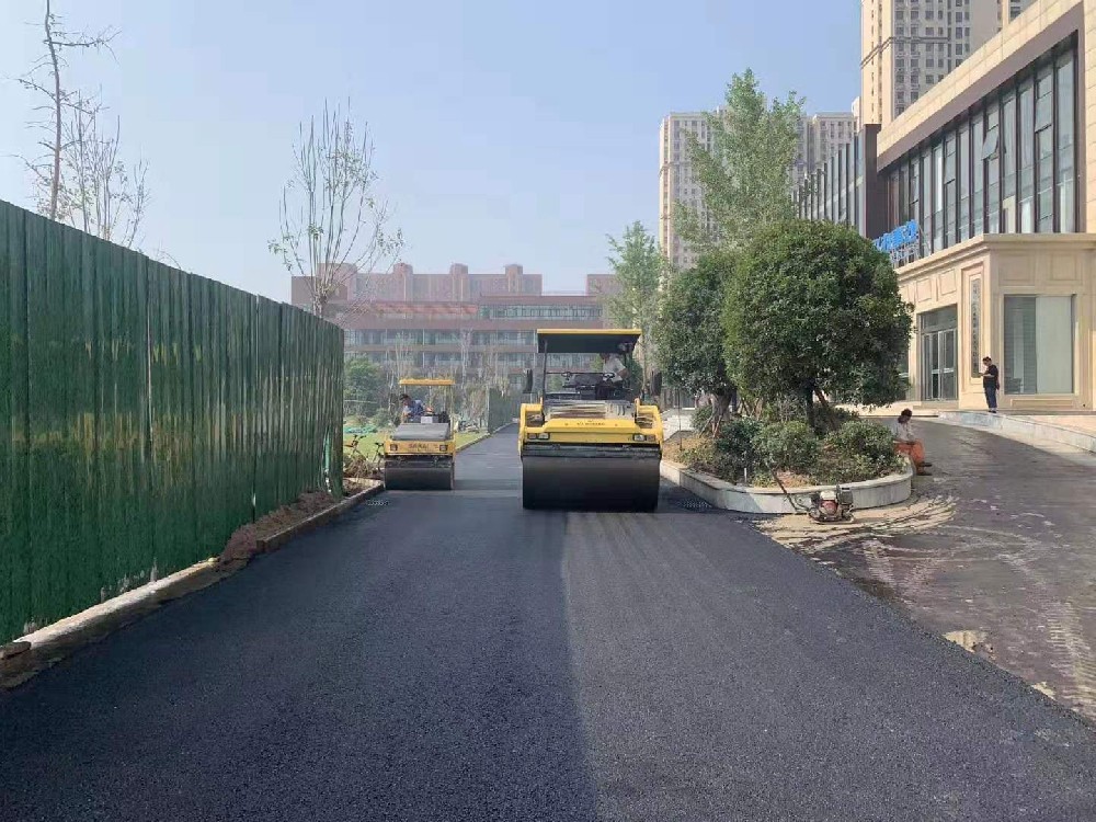 鄭州新鄉瀝青路面攤鋪時用的是什么油？
