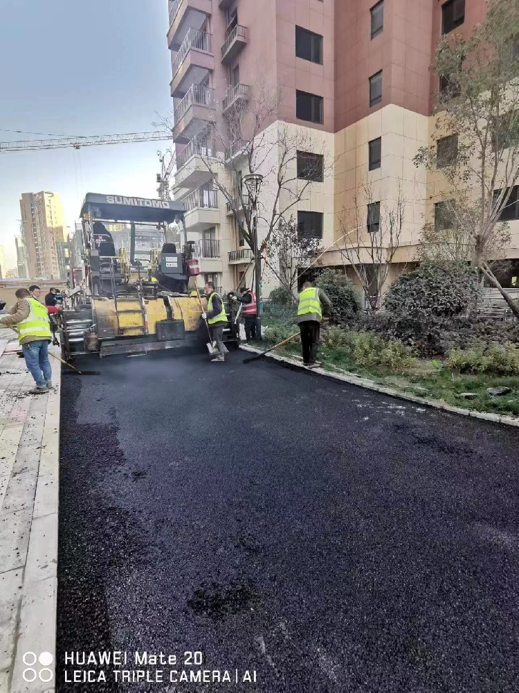 鄭州瀝青路面文明安全施工環境