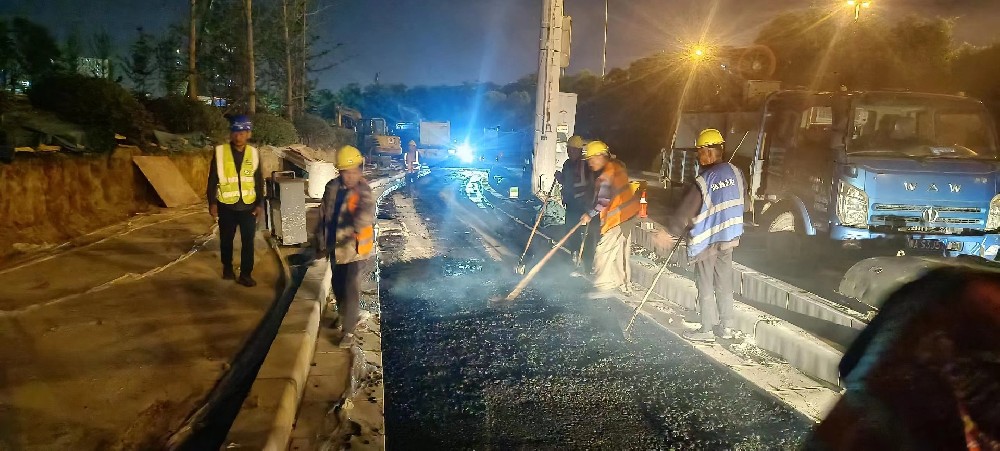 鄭州瀝青混凝土路面與水泥混凝土路面的區別