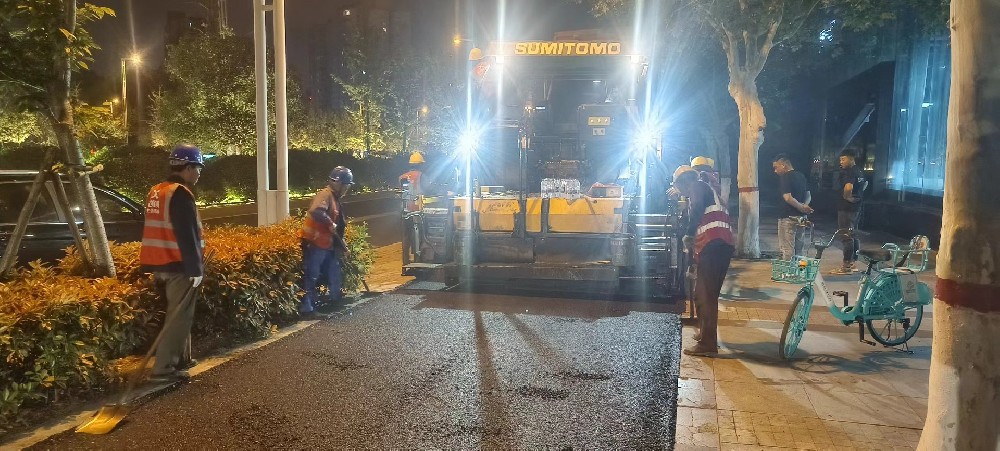 新鄉瀝青路面攤鋪