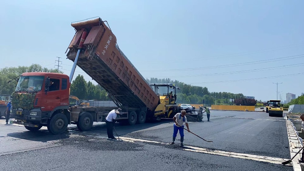 鄭州新鄉坑槽維修——鄭州新鄉瀝青路面攤鋪