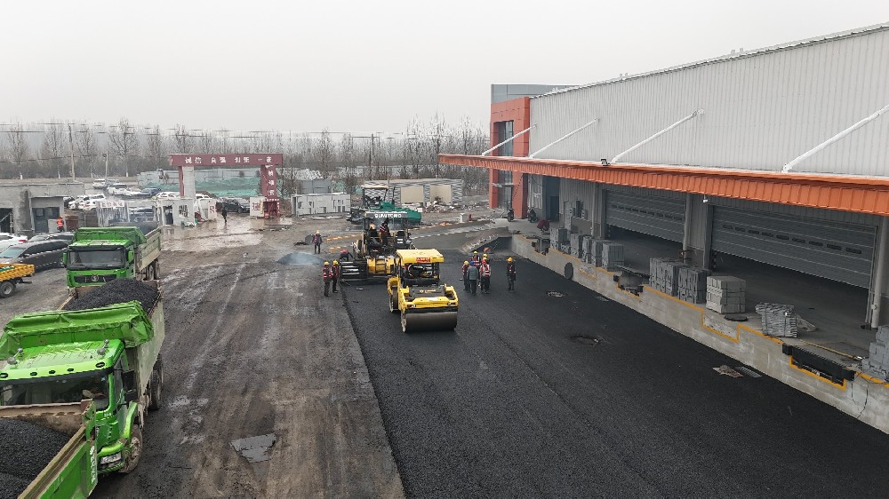 鄭州瀝青路面施工路面壓實(shí)注意事項