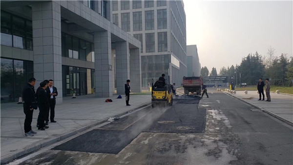 鄭州柏油路與水泥路的優缺點
